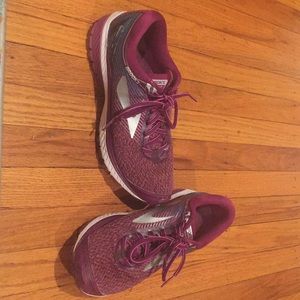 Brooks Ghost 10 Women’s Sneakers
